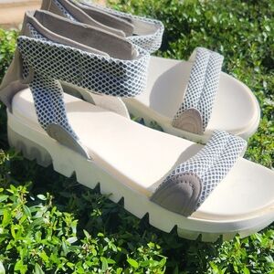 Stylish Sandals SZ 9.5 NWT